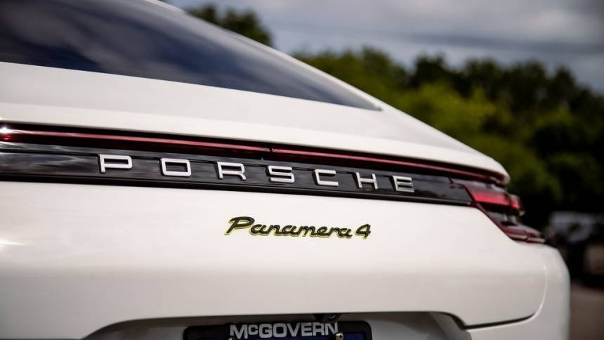 2018 Porsche Panamera WP0AE2A76JL130295
