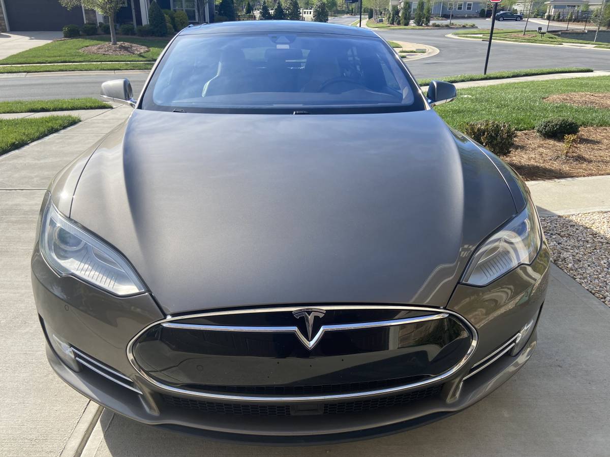 2015 Tesla Model S 5YJSA1H2XFF086333
