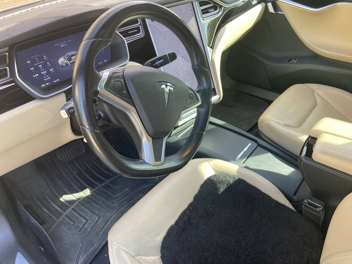 2015 Tesla Model S 5YJSA1H2XFF086333