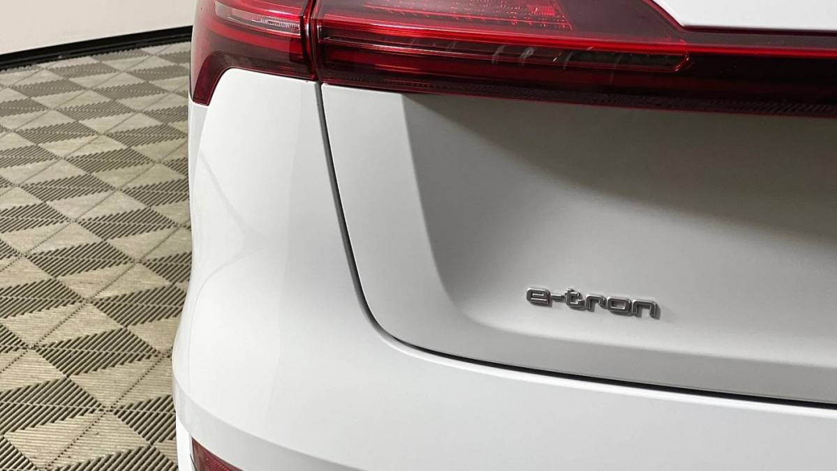 2019 Audi e-tron WA1LAAGE6KB022264