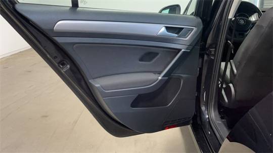 2016 Volkswagen e-Golf WVWKP7AU5GW913651