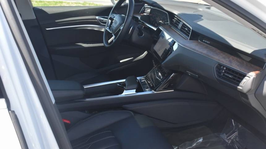 2019 Audi e-tron WA1VAAGE7KB005398