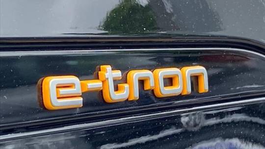 2019 Audi e-tron WA1VAAGE3KB024949