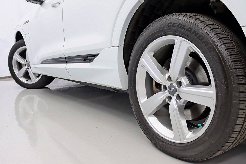 2019 Audi e-tron WA1VAAGE4KB011627
