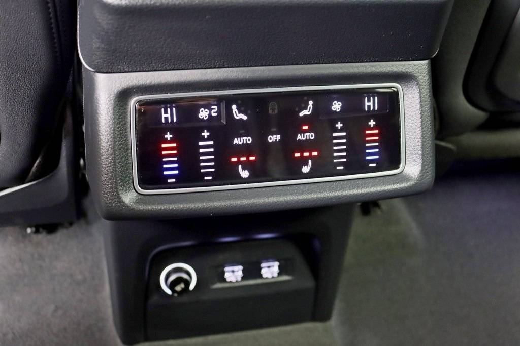 2019 Audi e-tron WA1LAAGE0KB009283