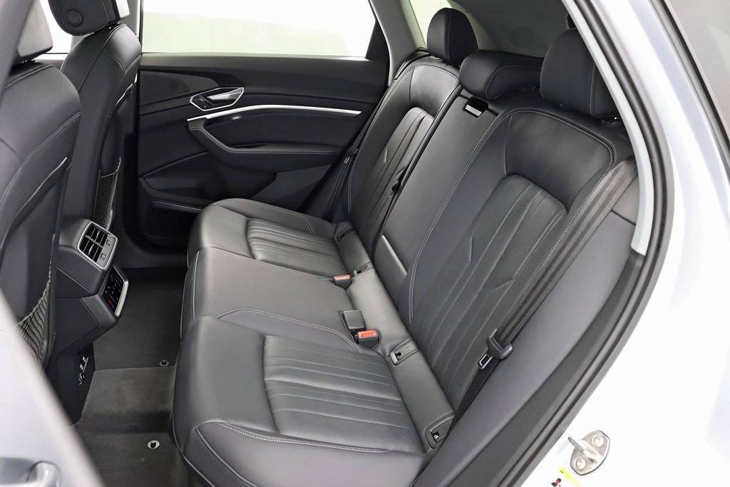 2019 Audi e-tron WA1LAAGE0KB009283