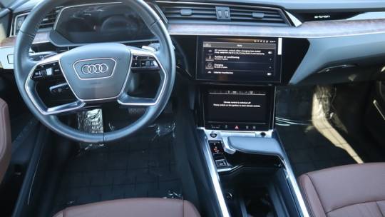 2021 Audi e-tron WA1LAAGE8MB030000