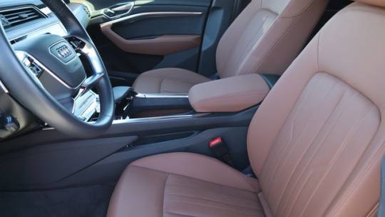 2021 Audi e-tron WA1LAAGE8MB030000