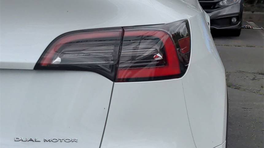 2021 Tesla Model Y 5YJYGDEE2MF071265