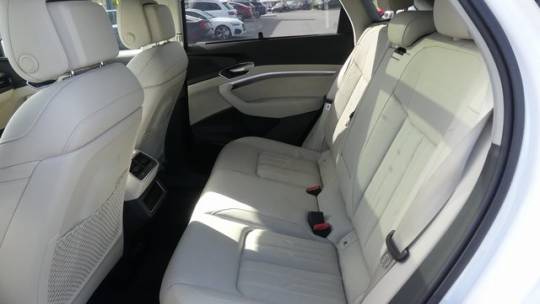 2019 Audi e-tron WA1VABGE3KB021216