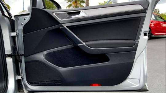 2016 Volkswagen e-Golf WVWKP7AU1GW915719