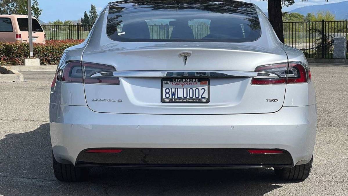 2017 Tesla Model S 5YJSA1E24HF215108