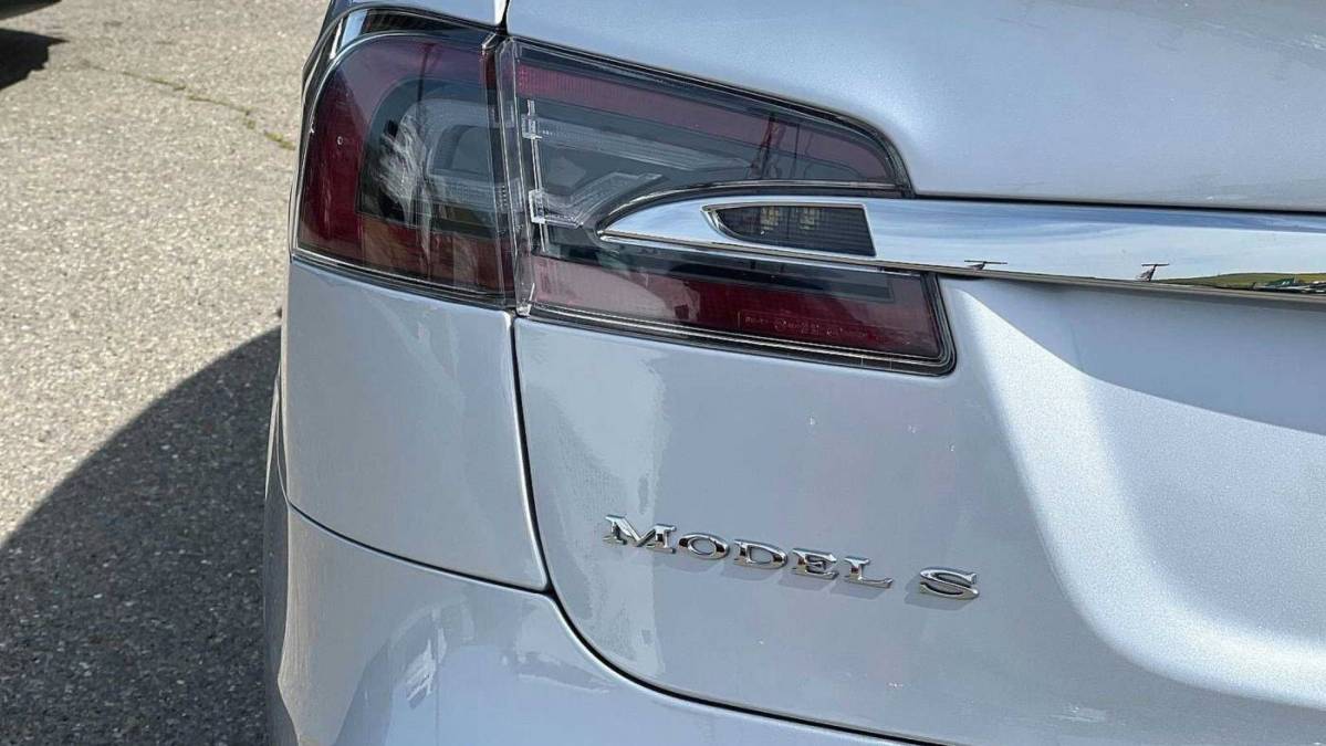 2017 Tesla Model S 5YJSA1E24HF215108