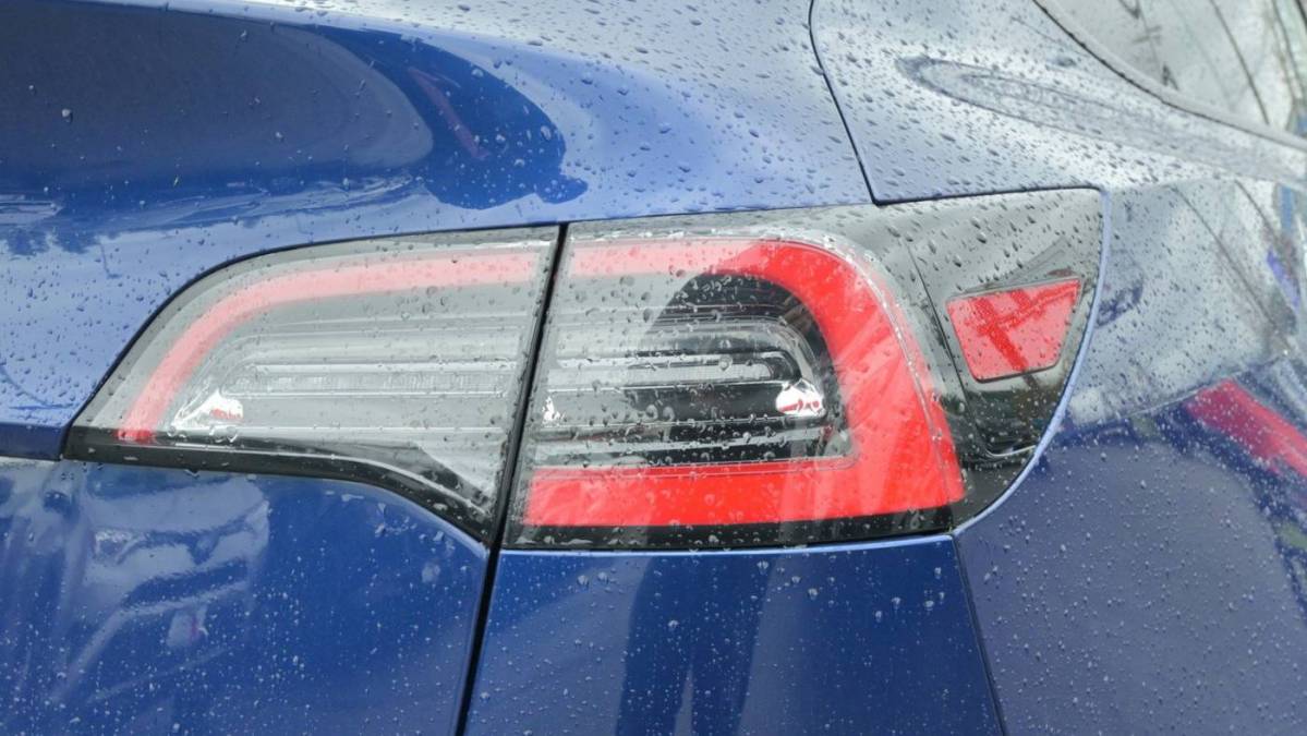 2020 Tesla Model Y 5YJYGDEE8LF059913
