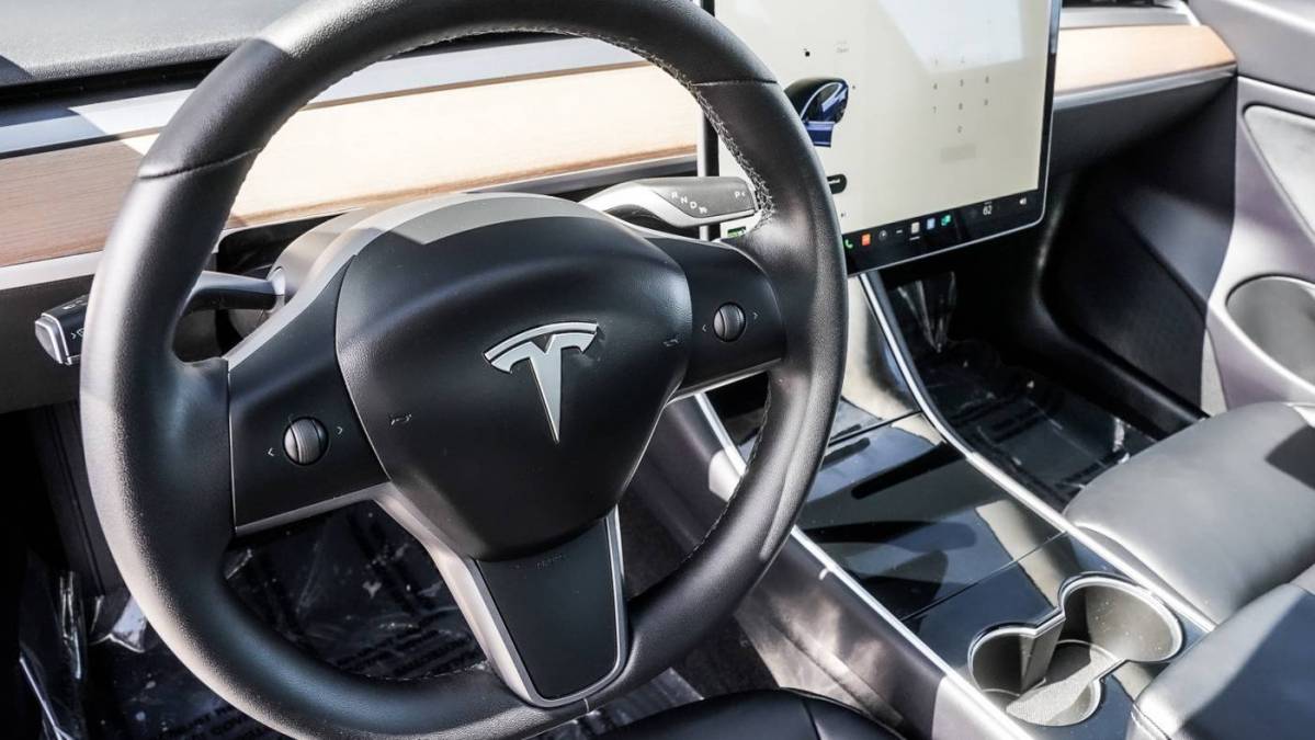 2019 Tesla Model 3 5YJ3E1EB8KF418275
