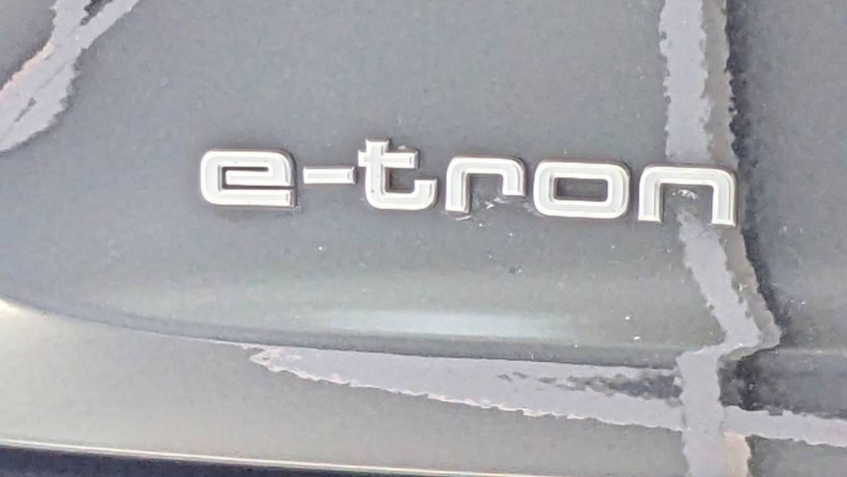 2019 Audi e-tron WA1VABGE6KB012414