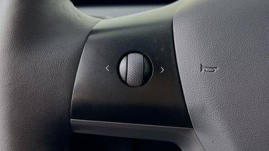2021 Tesla Model Y 5YJYGDEE0MF185359