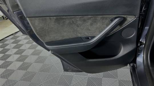 2021 Tesla Model Y 5YJYGDEE0MF185359