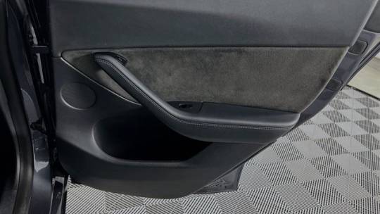2021 Tesla Model Y 5YJYGDEE0MF185359