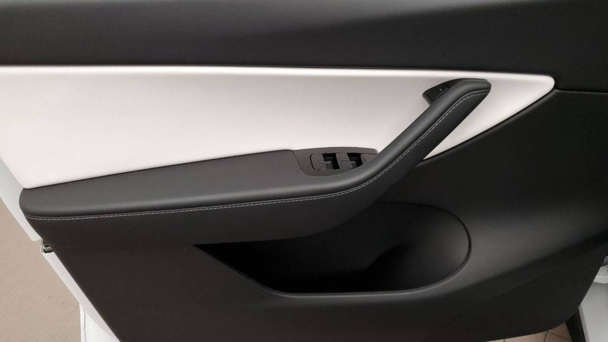 2020 Tesla Model Y 5YJYGDEE2LF023781