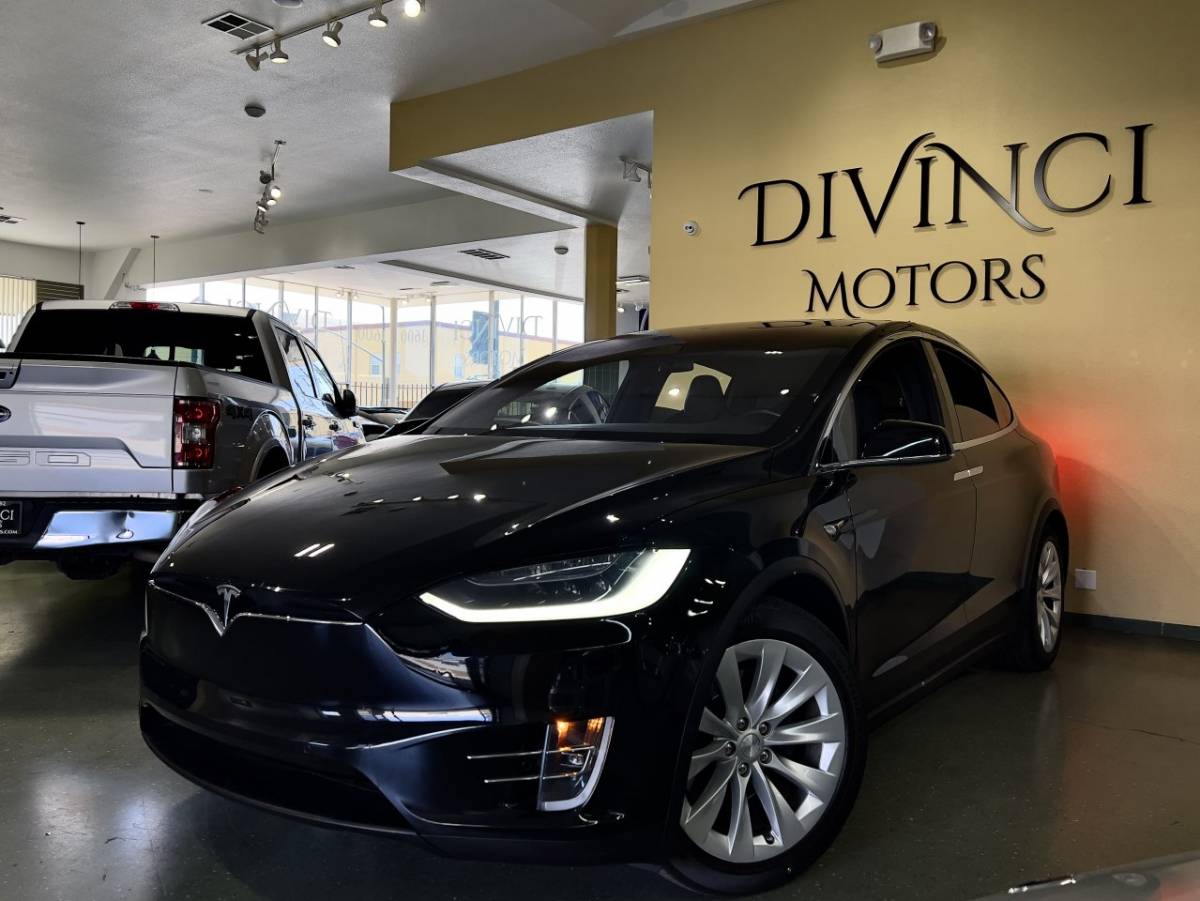 2018 Tesla Model X 5YJXCAE28JF090829