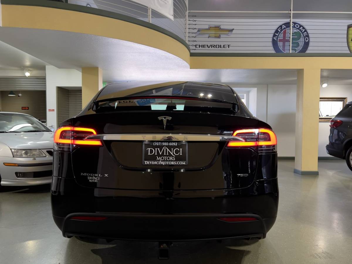 2018 Tesla Model X 5YJXCAE28JF090829