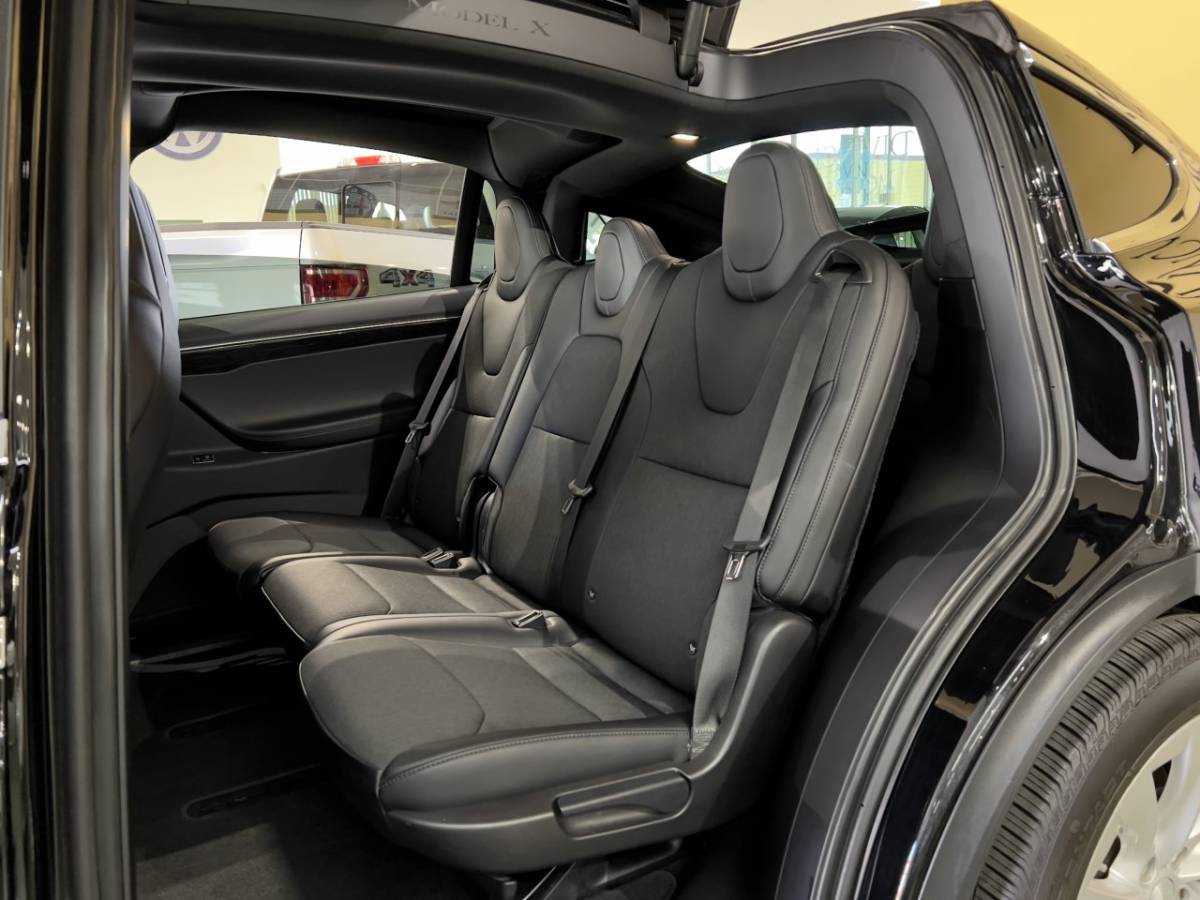 2018 Tesla Model X 5YJXCAE28JF090829