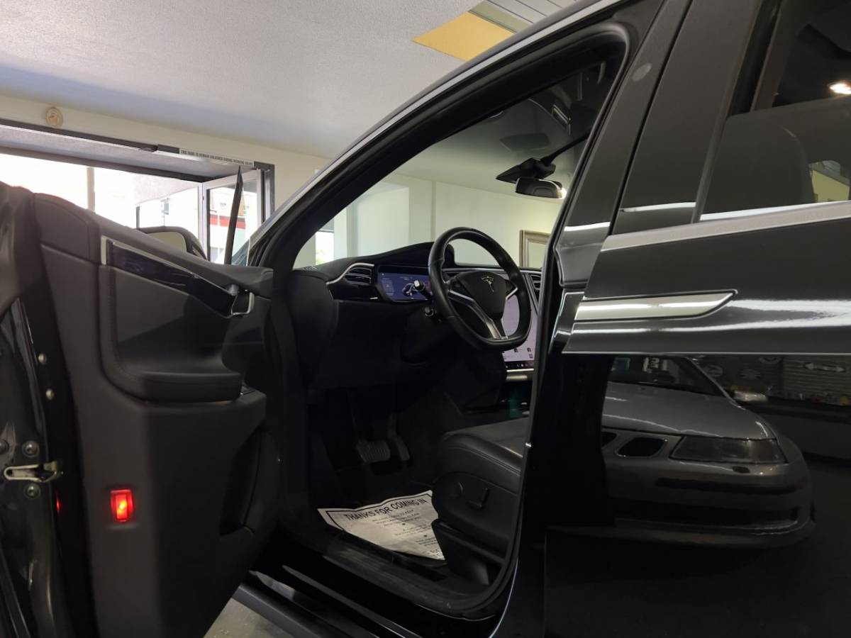 2018 Tesla Model X 5YJXCAE28JF090829