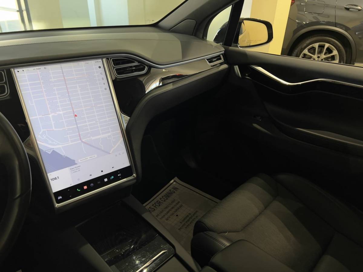 2018 Tesla Model X 5YJXCAE28JF090829