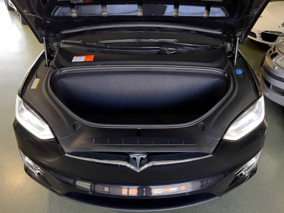 2018 Tesla Model X 5YJXCAE28JF090829