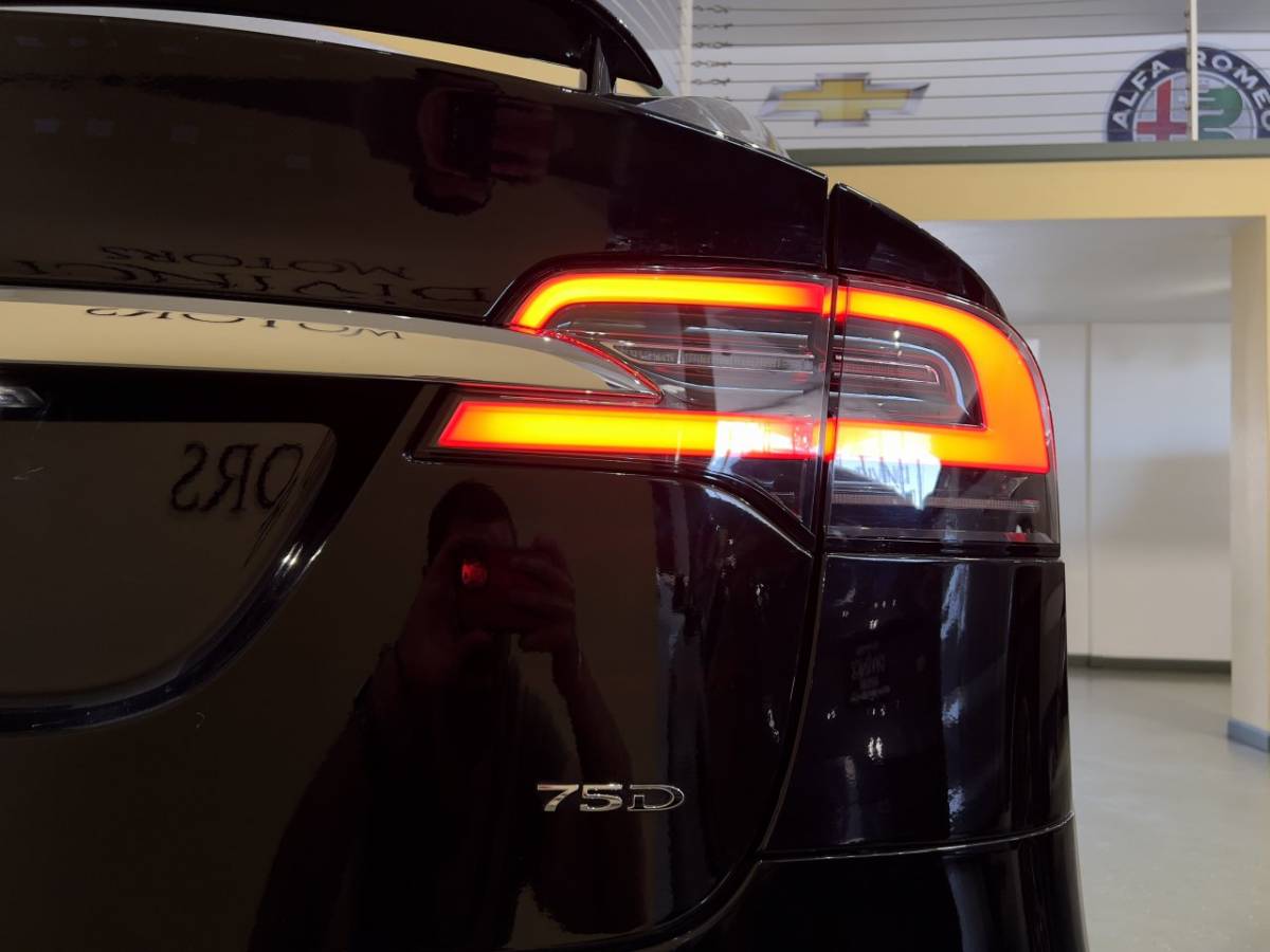 2018 Tesla Model X 5YJXCAE28JF090829