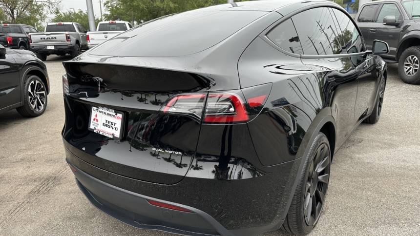 2021 Tesla Model Y 5YJYGDEE3MF173108