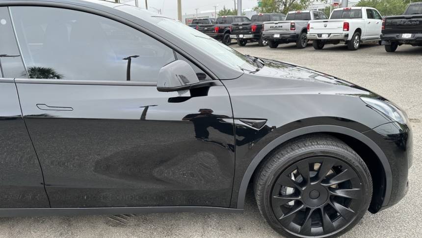 2021 Tesla Model Y 5YJYGDEE3MF173108