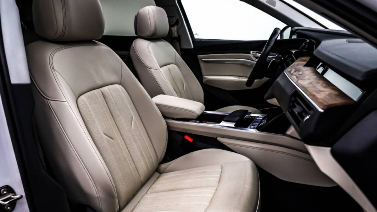 2019 Audi e-tron WA1LAAGE1KB023273