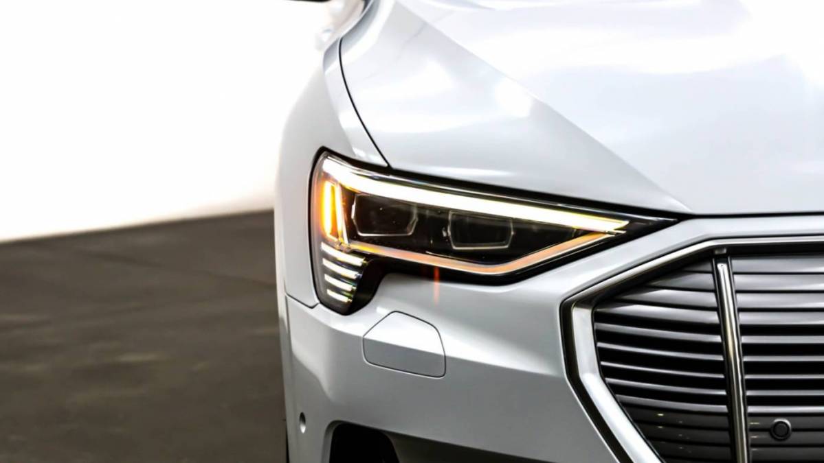 2019 Audi e-tron WA1LAAGE1KB023273