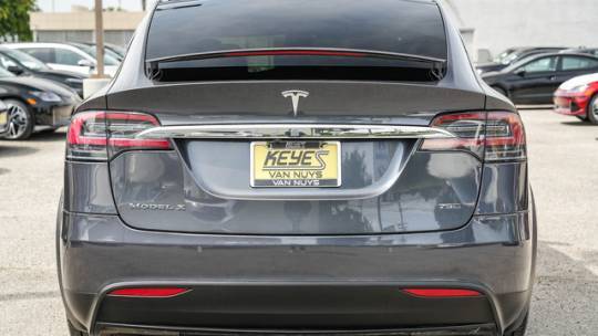 2018 Tesla Model X 5YJXCDE25JF136649