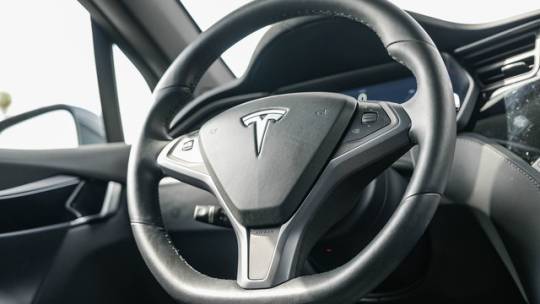2018 Tesla Model X 5YJXCDE25JF136649