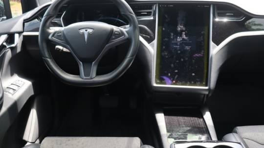 2018 Tesla Model X 5YJXCDE23JF111782