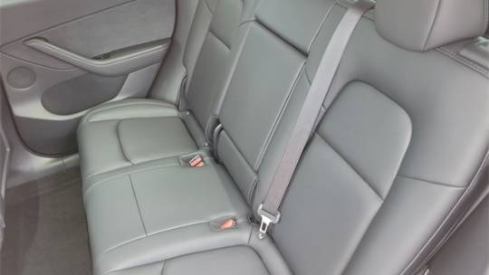 2021 Tesla Model Y 5YJYGDEE2MF099261