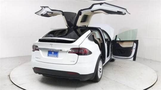 2018 Tesla Model X 5YJXCDE25JF124436