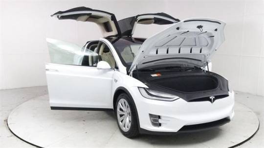 2018 Tesla Model X 5YJXCDE25JF124436