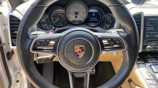2017 Porsche Cayenne WP1AE2A29HLA73443