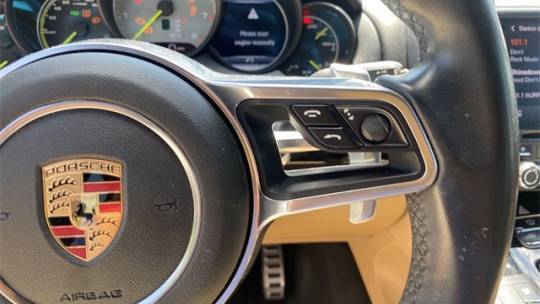 2017 Porsche Cayenne WP1AE2A29HLA73443