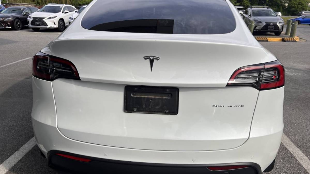 2021 Tesla Model Y 5YJYGDEE4MF239424