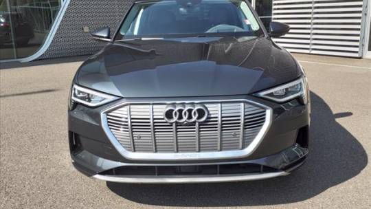 2019 Audi e-tron WA1VABGE4KB018101