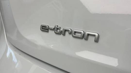 2019 Audi e-tron WA1LABGE0KB012383