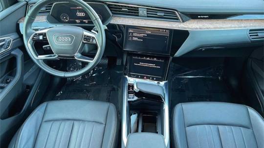 2019 Audi e-tron WA1LAAGE3KB021427