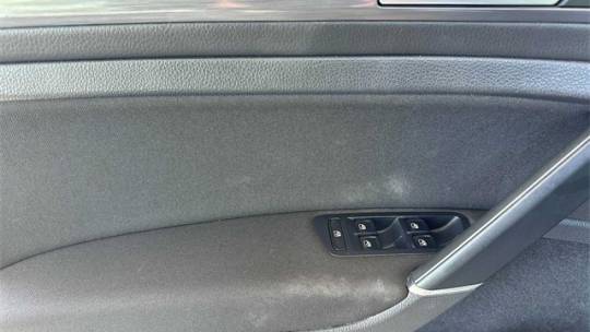 2017 Volkswagen e-Golf WVWKR7AU7HW950776