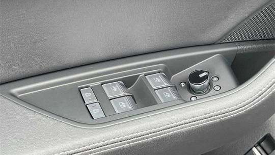 2019 Audi e-tron WA1LAAGE9KB023487