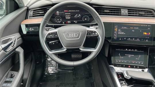 2019 Audi e-tron WA1LAAGE9KB023487